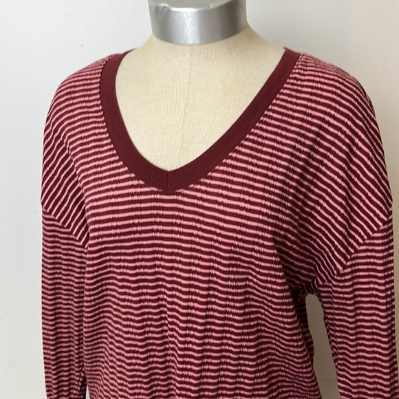 ✨ MAKE OFFER ✨ ANTHROPOLOGIE Vneck striped shirt - Picture 2 of 7